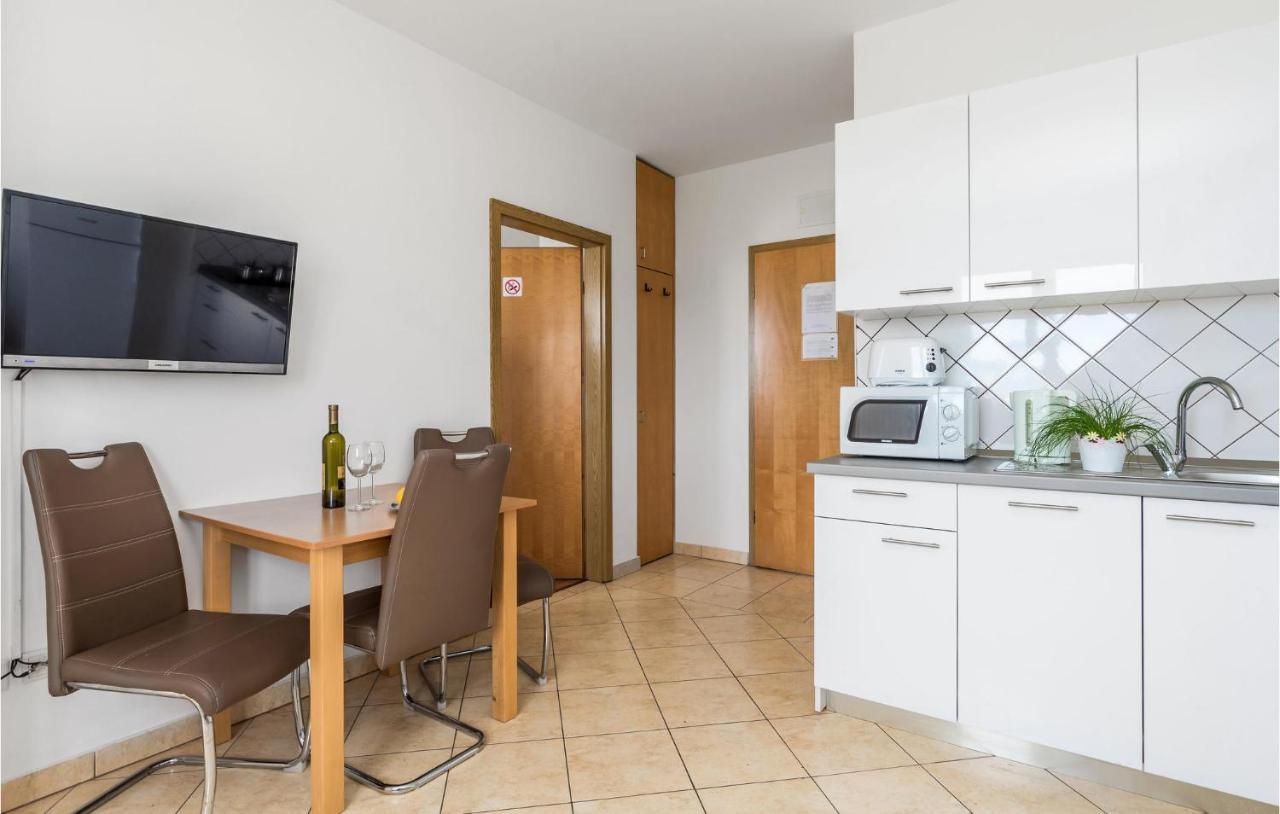 Nice Apartment In Volosko With Kitchen Bagian luar foto